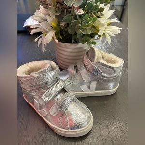 Veja small esplar mid fur lined colbalt sneaker - silver